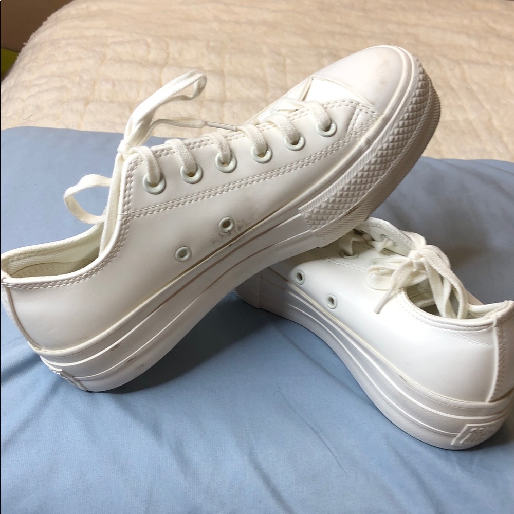 Converse White Low-Top Sneakers - Picture 6 of 6